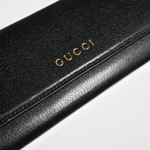 Portefeuille avec sangle et inscription Gucci