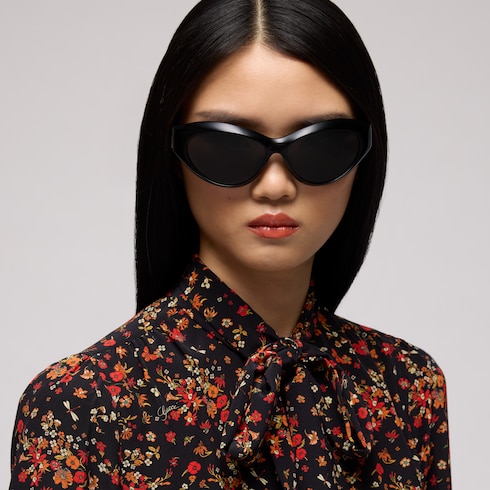 Cat eye frame sunglasses