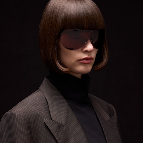 Sonnenbrille in Maskenform