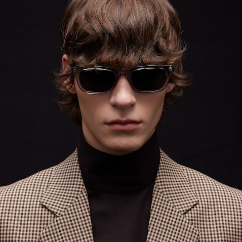 Sonnenbrille mit rechteckigem Rahmen