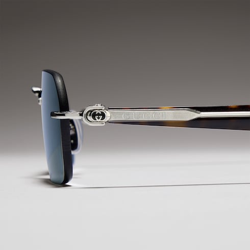 Sonnenbrille mit rechteckigem Rahmen