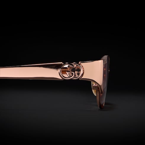 Sonnenbrille mit ovalem Rahmen