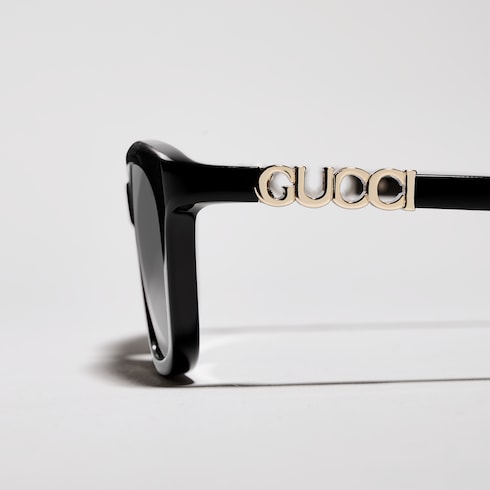 Sonnenbrille mit rechteckigem Rahmen