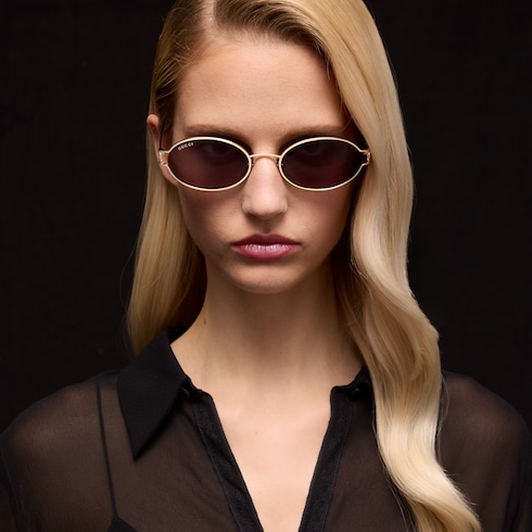 Sonnenbrille mit rechteckigem Rahmen