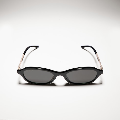 Sonnenbrille mit ovalem Rahmen