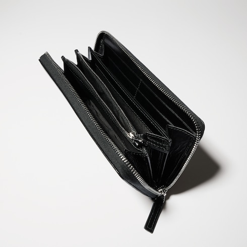 Zip around wallet with Interlocking G