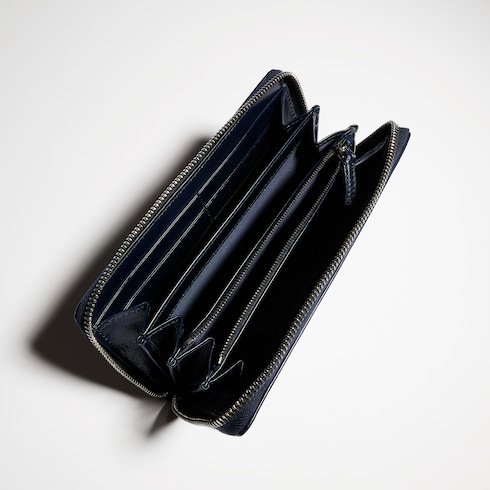 Zip around wallet with Interlocking G