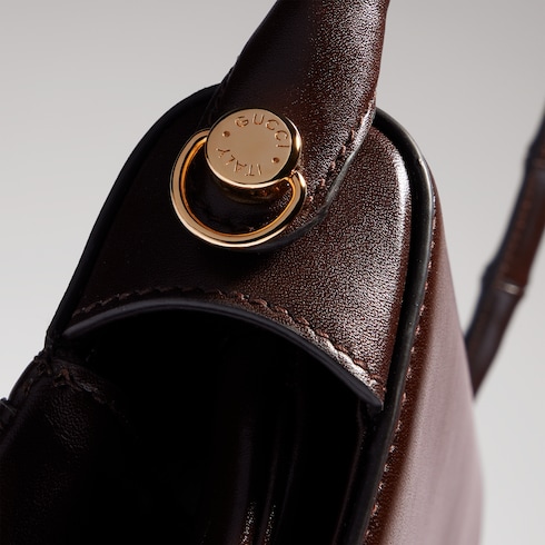 Medium top handle bag with bamboo