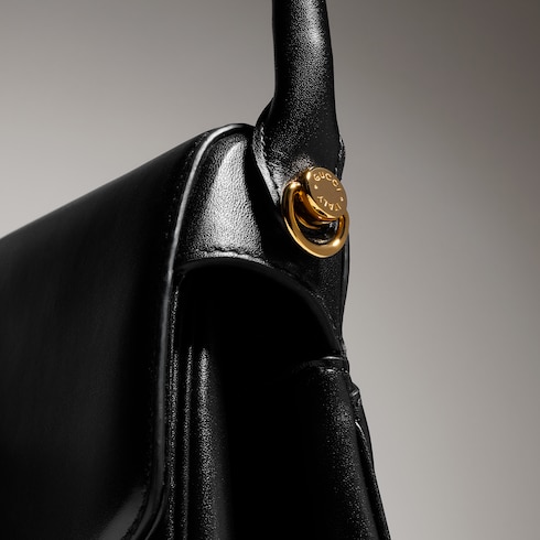 Medium top handle bag with bamboo