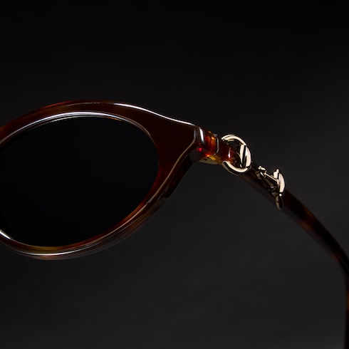 Gafas de sol con montura ovalada