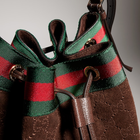 حقيبة دلو كبيرة الحجم من Gucci Venice