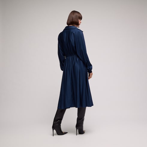 Glänzendes Stretch Seide langes Kleid