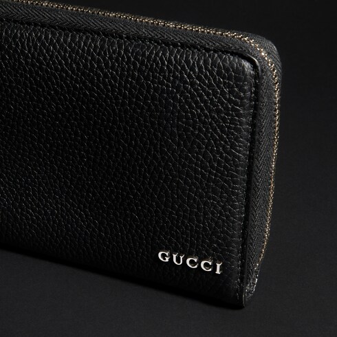 Zip around wallet with Gucci logo