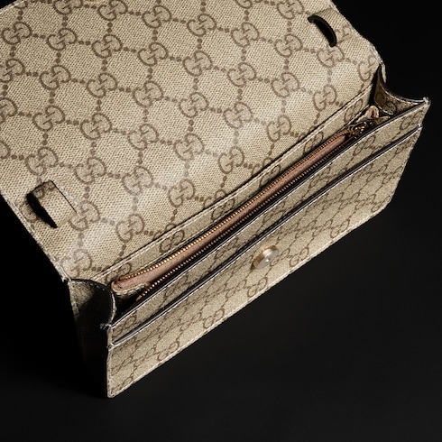 Cartera GG Emblem con cadena