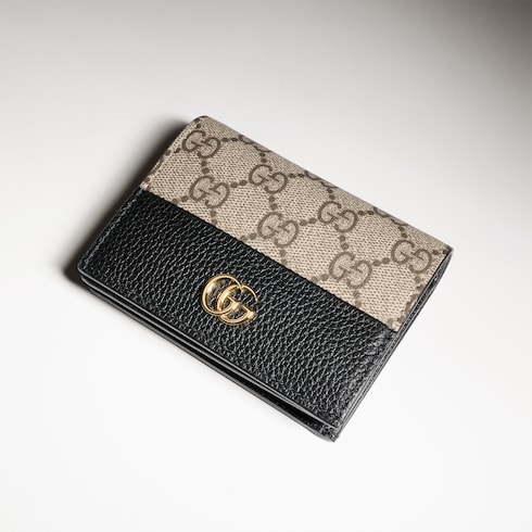 กระเป๋าสตางค์ใส่บัตร GG Marmont bi-color card case wallet