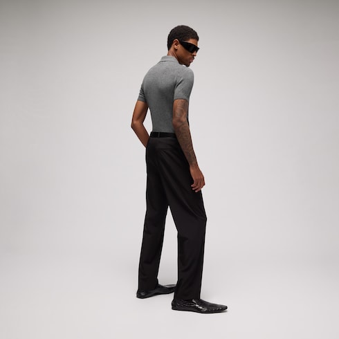Poloshirt aus Kaschmirstrick mit Stickerei
