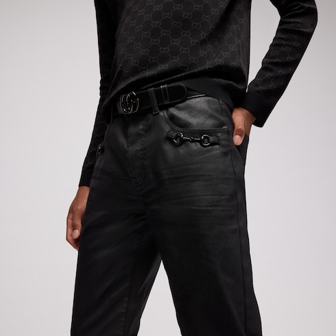 Pantalones acampanados de mezclilla de sarga de algodón con recubrimiento