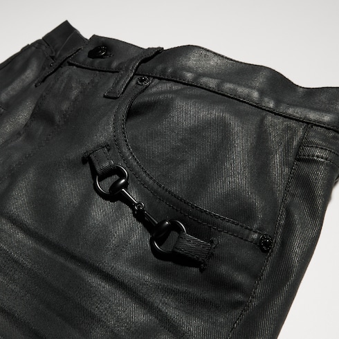 Pantalones acampanados de mezclilla de sarga de algodón con recubrimiento