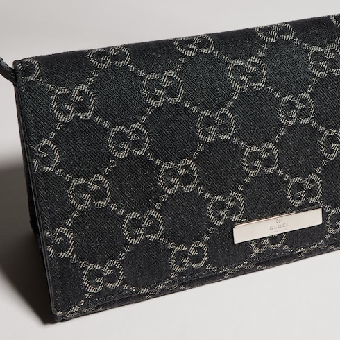 حقيبة داخلية صغيرة مع حزام ورقعة شعار Gucci