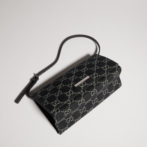Pouch piccola con cinturino e placca Gucci