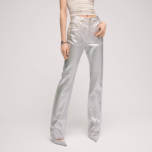 Pantalone in denim con gamba dritta e leggera spalmatura