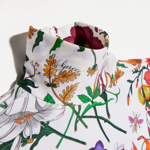 Top de cuello vuelto de punto de nylon estampado