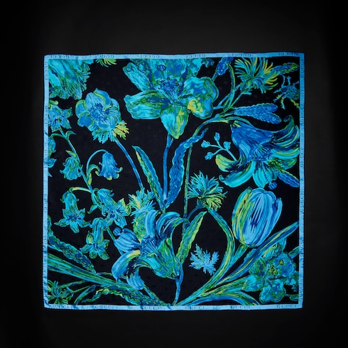 Carré en twill de soie à imprimé fleuri Gucci Double G
