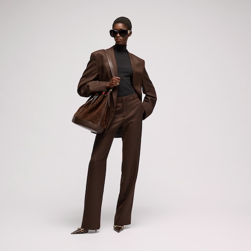 حقيبة دلو كبيرة الحجم من Gucci Venice