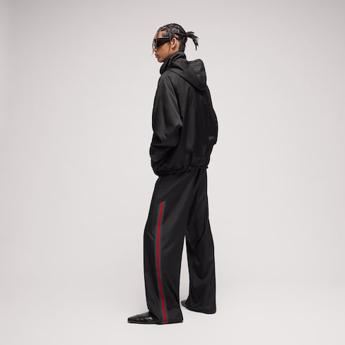 Jacke aus Nylongabardine mit Reißverschluss und Stickerei