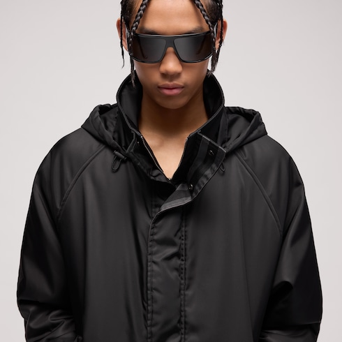 Jacke aus Nylongabardine mit Reißverschluss und Stickerei