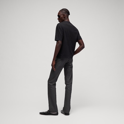 Pantaloni in twill di cotone resinato con vestibilità slim