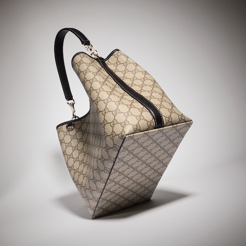 Mittelgroße GG Emblem Bucket Bag