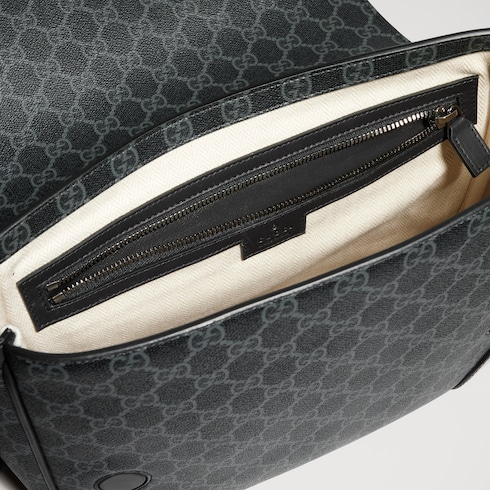 GG Emblem medium crossbody bag