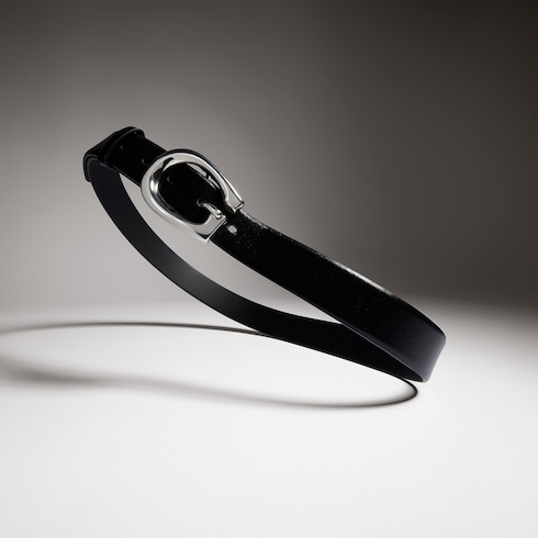 Belt with rounded G buckle