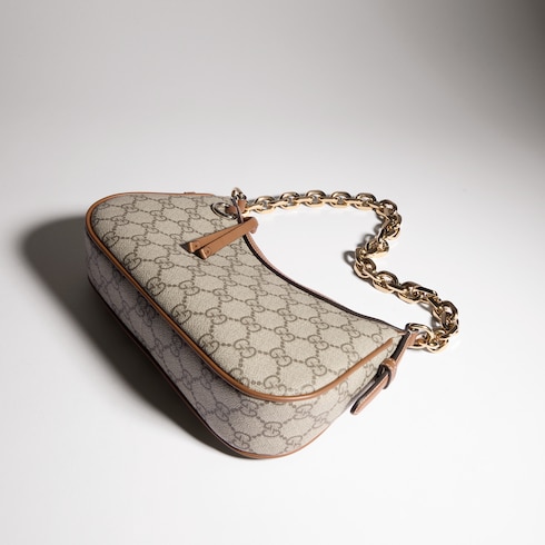 Bolso de hombro GG Emblem tamaño pequeño