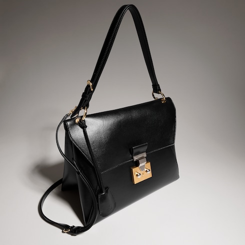 Mittelgroße Henkeltasche mit Schloss