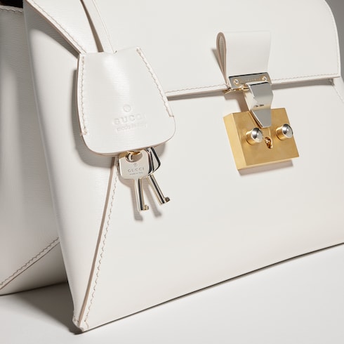 Kleine Henkeltasche mit Schloss