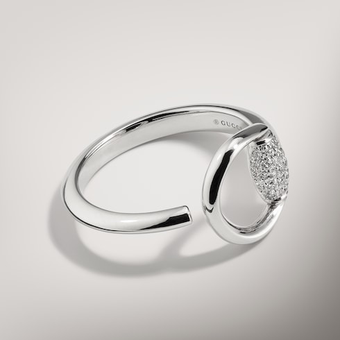 Anillo Gucci Horsebit de 18 ct con diamantes