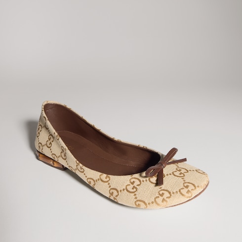 Women's ballerina with bamboo