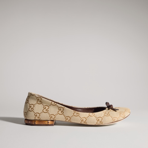 Women's ballerina with bamboo