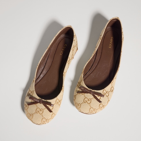 Women's ballerina with bamboo
