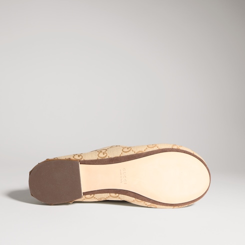 Women's ballerina with bamboo