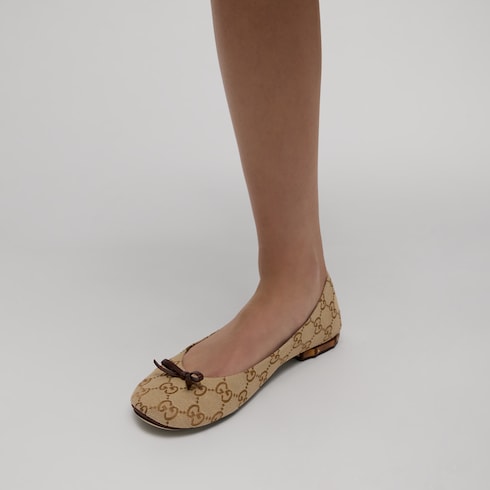Women's ballerina with bamboo