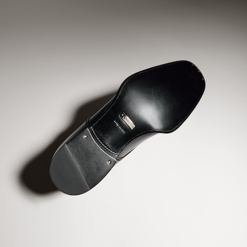 Schnürschuh für Herren mit geprägtem Logo