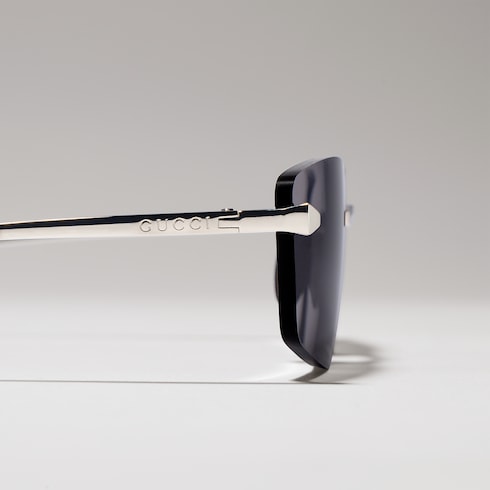 Lunettes de soleil à monture géométrique