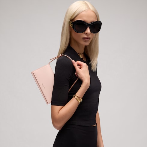 Mini pochette avec inscription Gucci