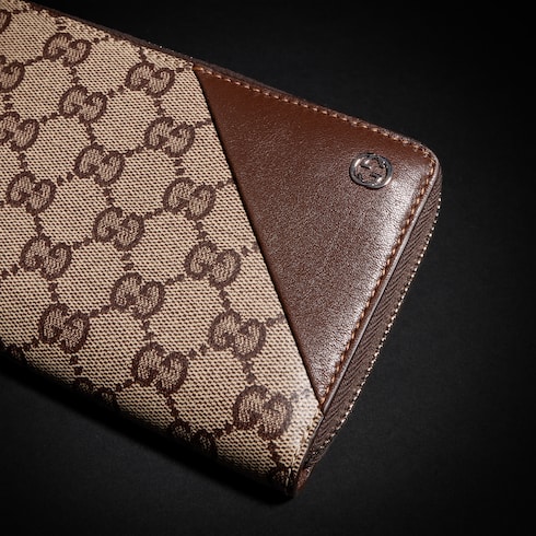 Zip around wallet with Interlocking G