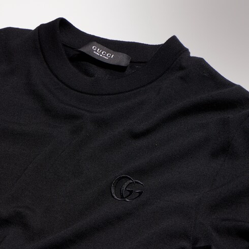 Pull en maille de laine avec broderie