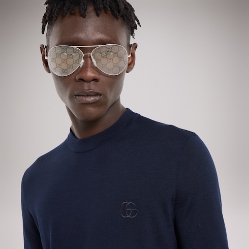 Pull en maille de laine avec broderie