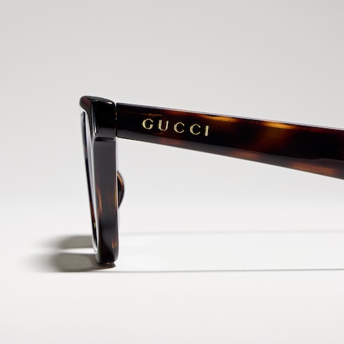 Sonnenbrille mit rechteckigem Rahmen